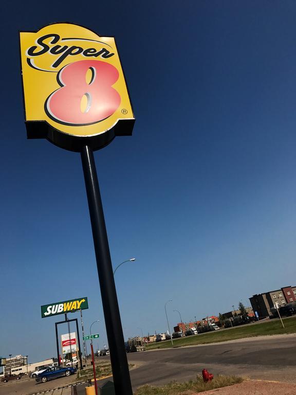 Super 8 By Wyndham Kindersley Zewnętrze zdjęcie