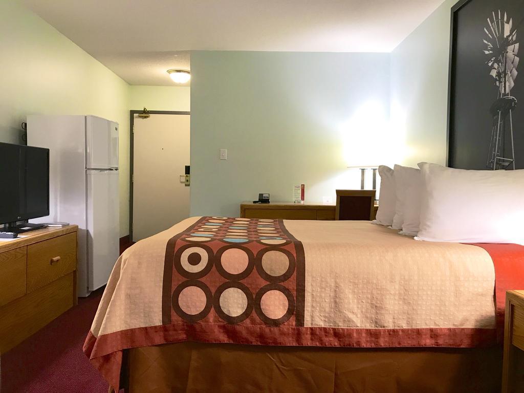 Super 8 By Wyndham Kindersley Zewnętrze zdjęcie